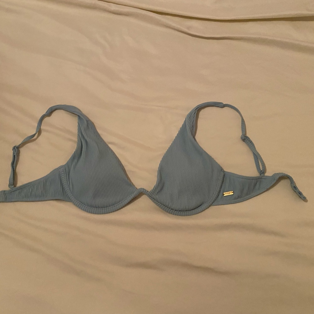 Roxy bathing suit top